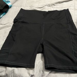 Fabletics powerhold biker short- Large